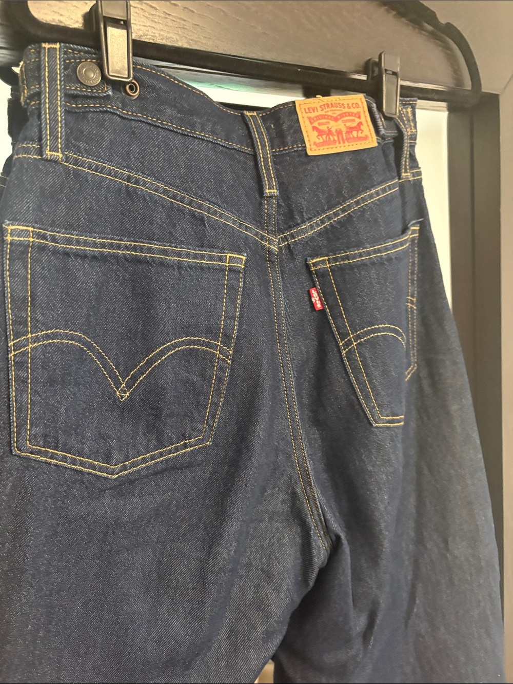 Levi’s cinch waist wide Leg Jeans - Picture 3 of 3